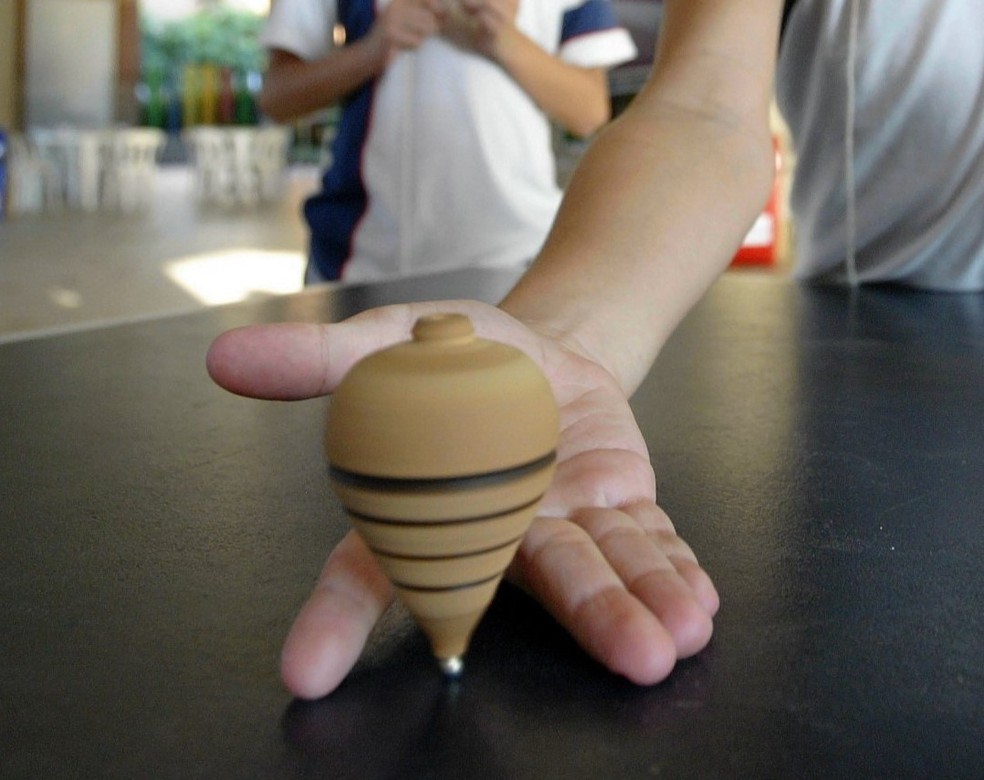 Brincadeira de pião em escola: sempre haverá — Foto: André Teixeira