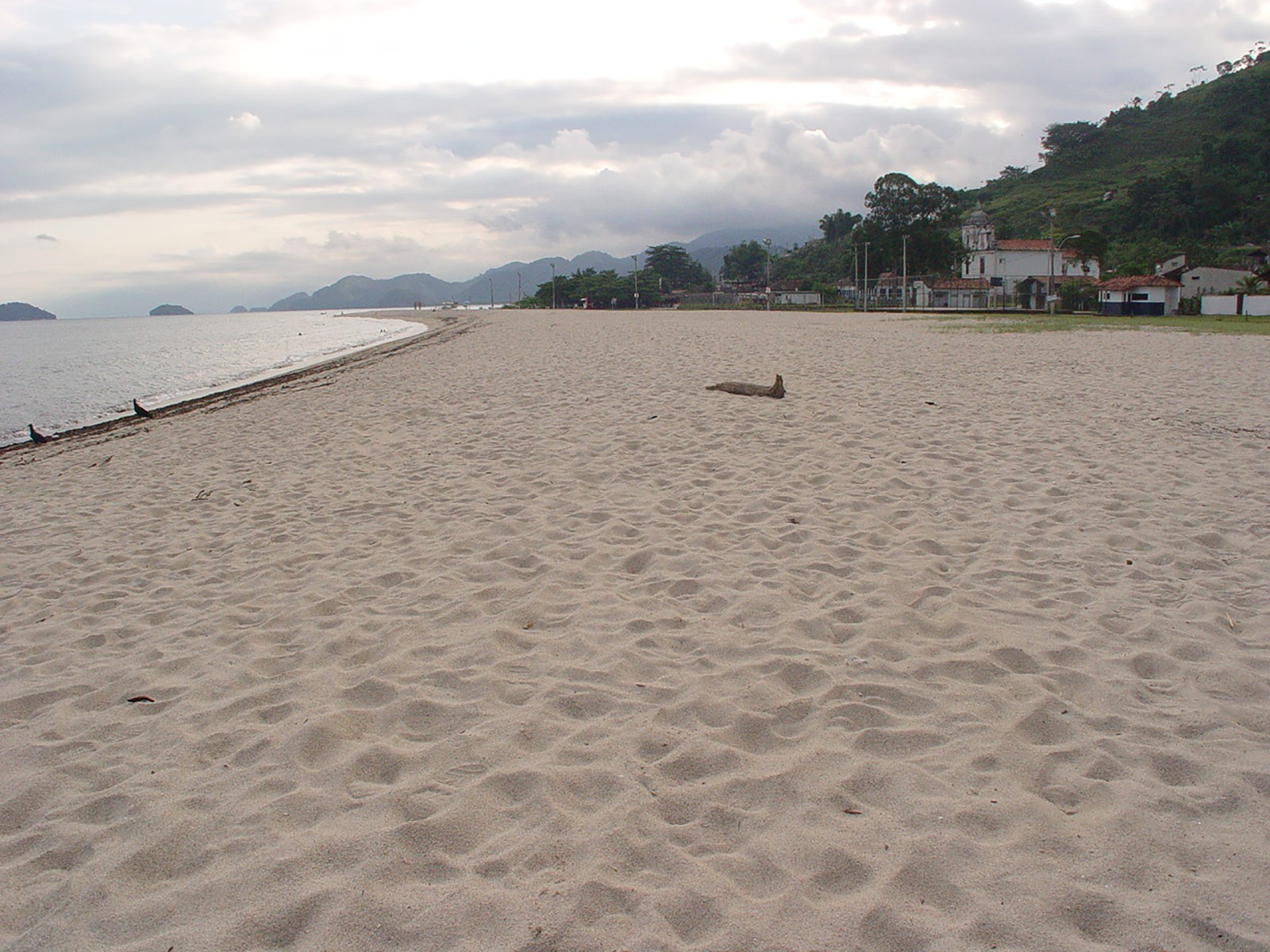 The photo shows the coast of Mambocaba, Angra dos Reis region, on the Costa Verde - Photo: Disclosure