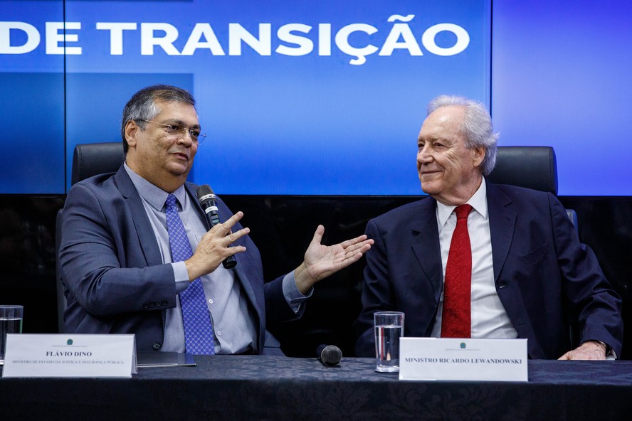 Lewandowski e Flávio Dino durante reunião de transição no comando do Ministério da Justiça