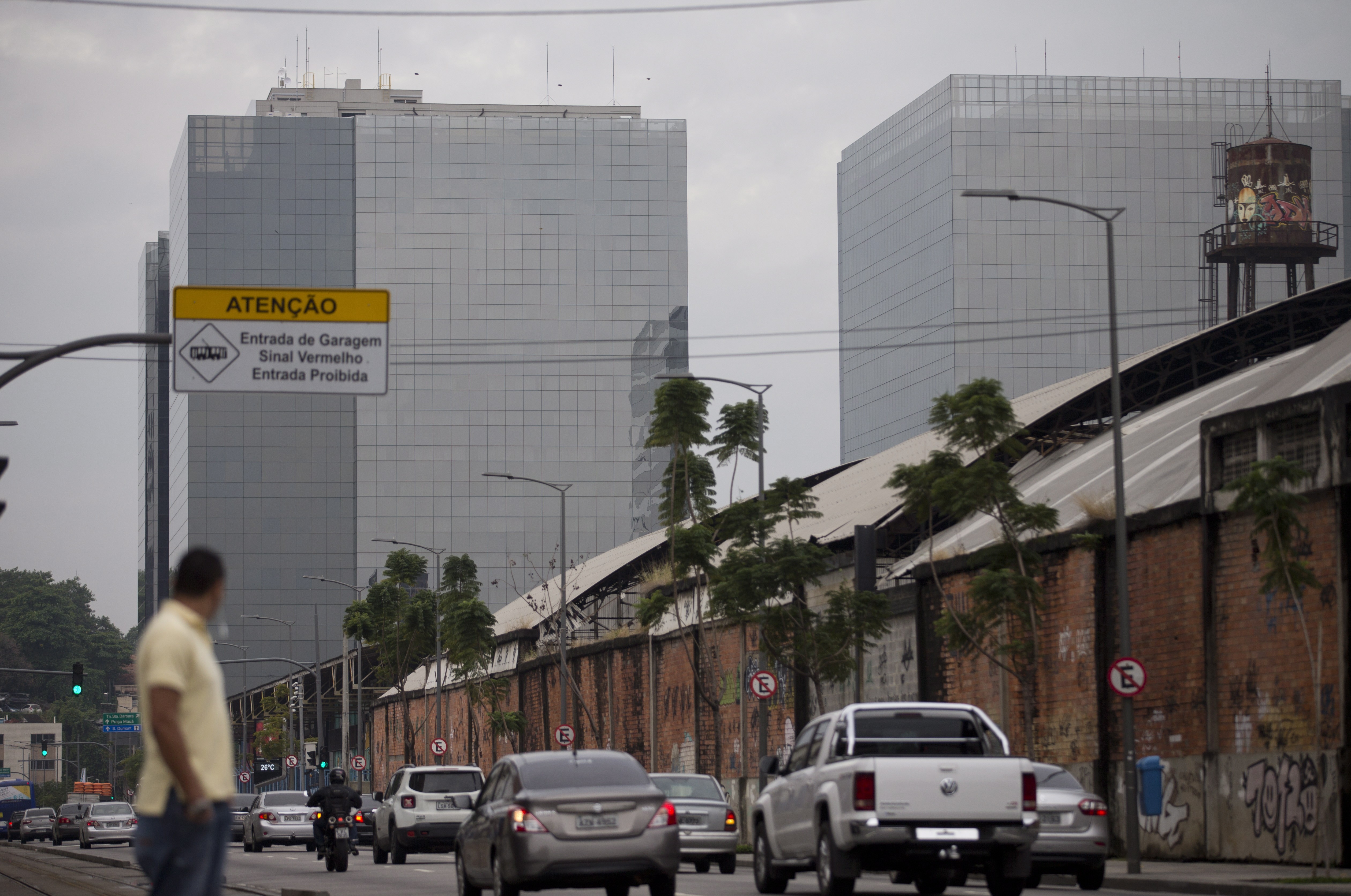 Para reduzir furtos, prefeitura troca material de cabos nos sinais de trânsito