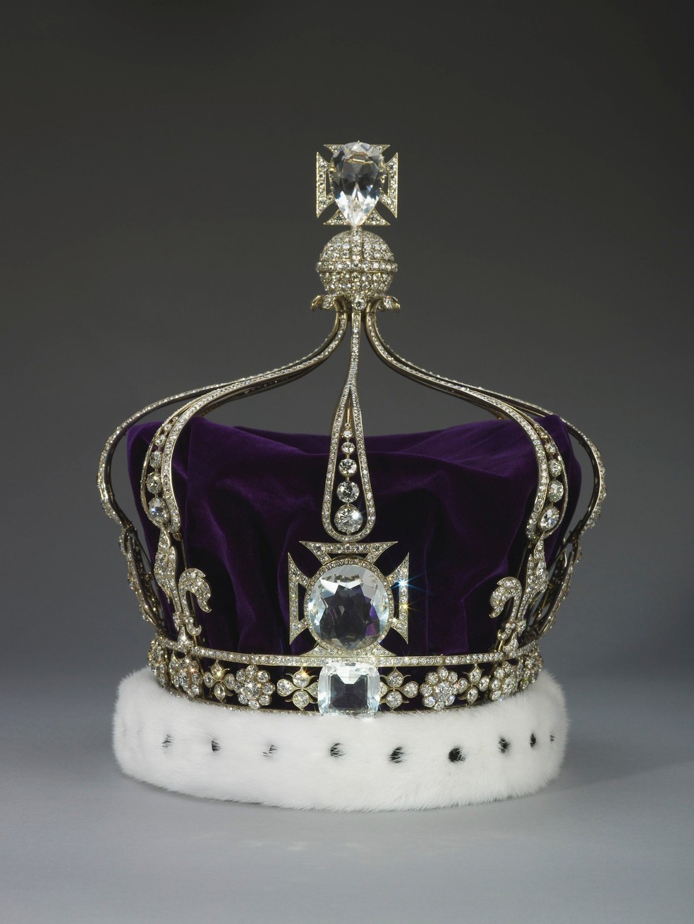 A Coroa da Rainha Mary foi escolhida pela Rainha Consorte para a Coroação — Foto: Divulgação 