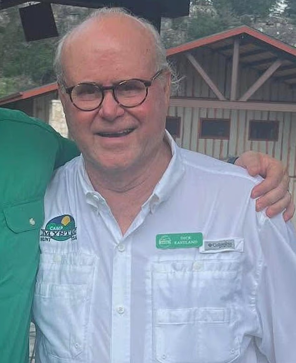 O diretor e dono do Camp Mystic, Richard Eastland, morreu ao tentar salvar os campistas e monitores do espaço — Foto: Reprodução