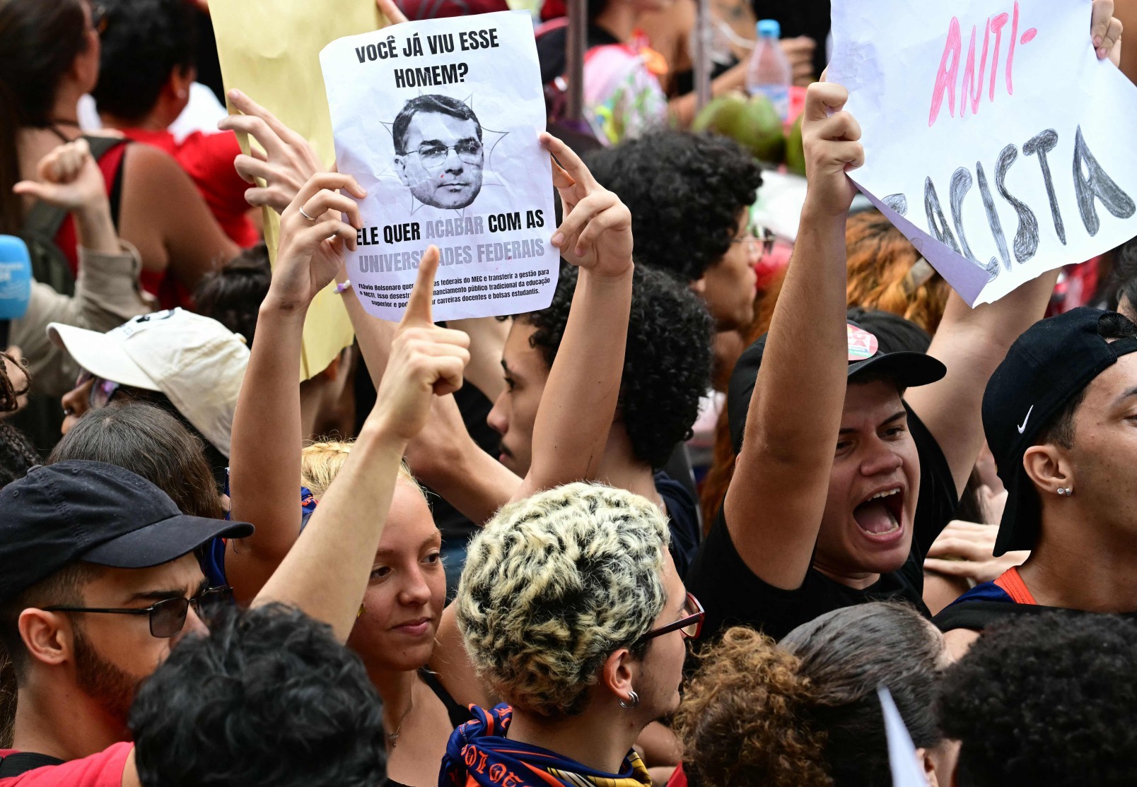 Esquerda precisa abandonar estratégia de  estigma, censura e cadeia