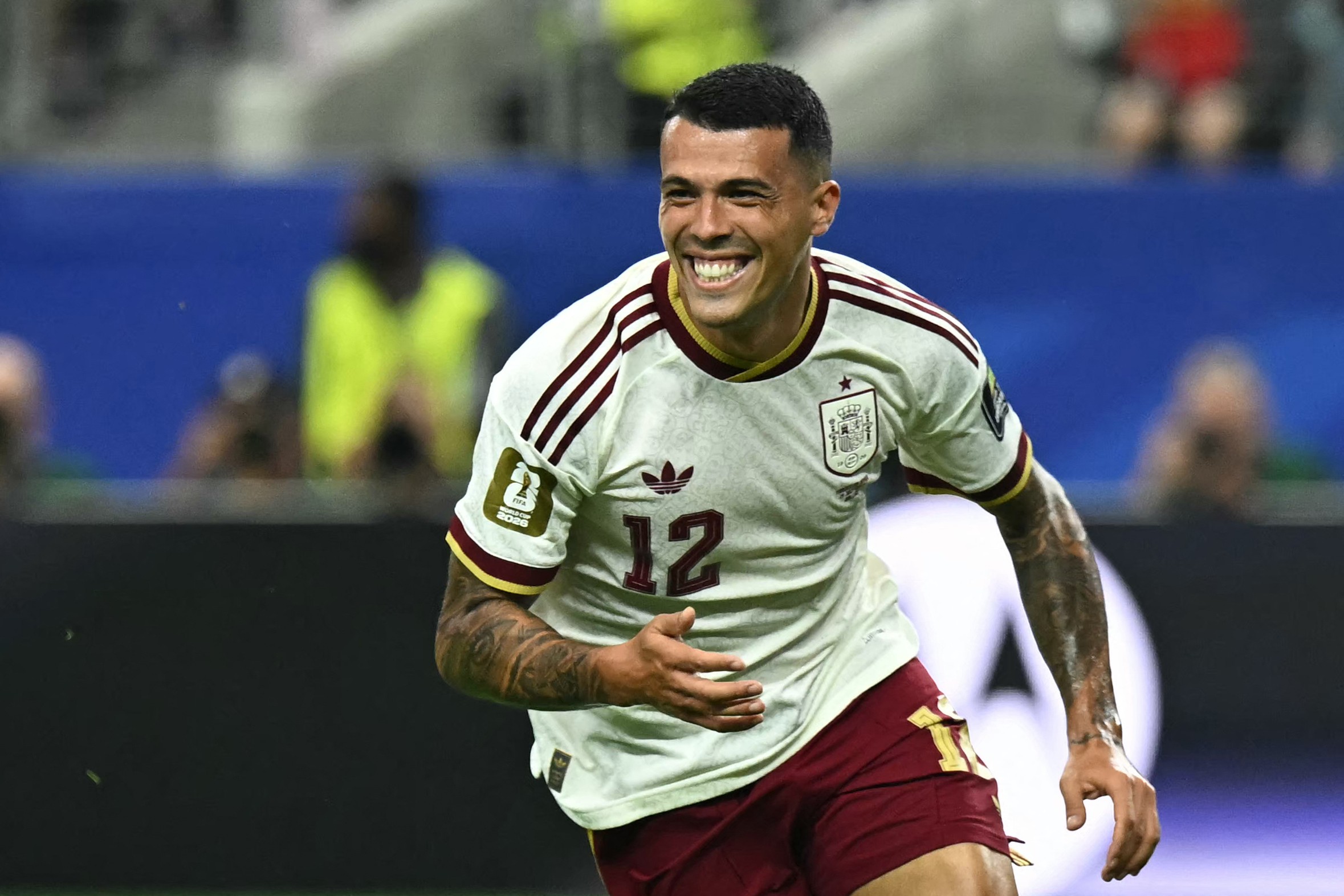 Barcelona mira contratação de lateral do Tottenham para reforçar setor afetado por lesões