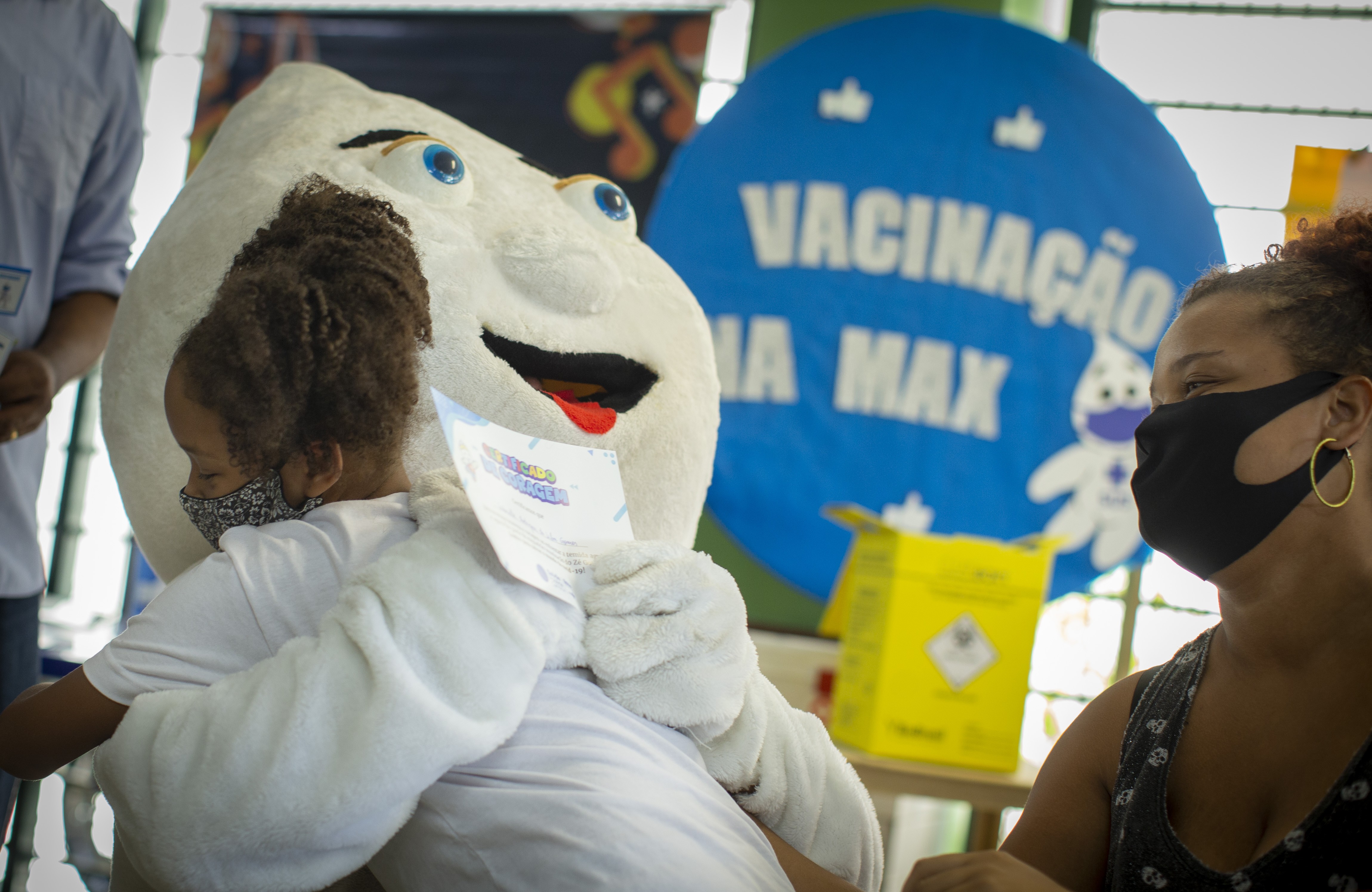 Zé Gotinha participa de campanha de vacinação neste sábado em shopping da Zona Sudoeste da cidade - QTU Questões do Universo