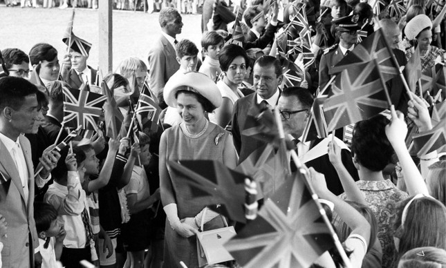 A rainha da Inglaterra, Elizabeth II, na chegada a São Paulo, em 6 de novembro de 1968 — Foto: Arquivo/Agência O GLOBO