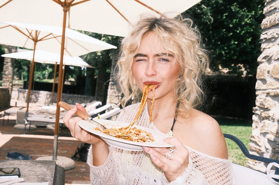 Sabrina Carpenter revela destino de viagem favorito para comer bem: 'Não tem nada melhor que isso'