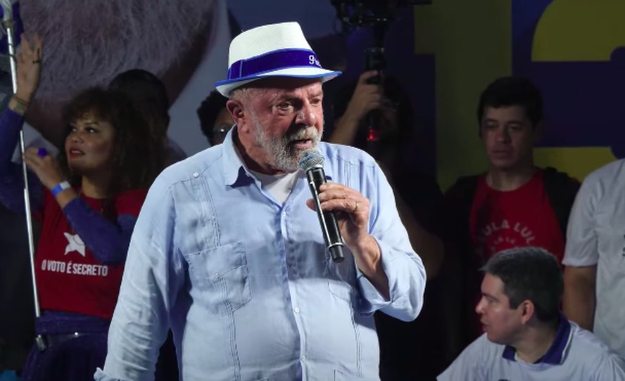 Lula, durante ato na quadra da Portela, na Zona Norte do Rio de Janeiro