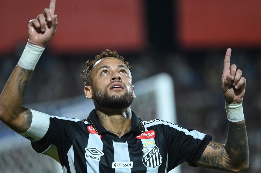 Neymar durante empate do Santos com Recoleta pela Sul-Americana — Foto: DANIEL DUARTE / AFP