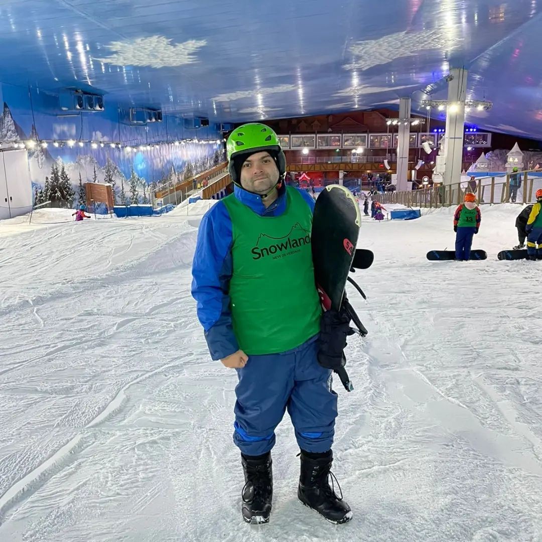 Bruno Roxo praticou snowboard na Snowland, parque temático de neve na Serra Gaúcha — Foto: Reprodução