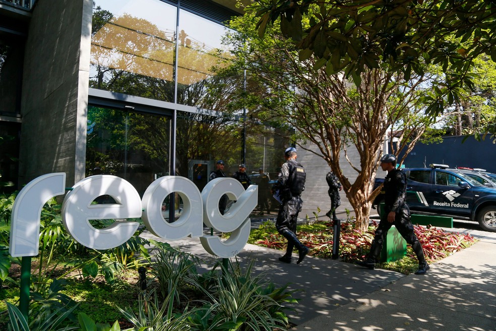 Operação Carbono Oculto em curso na sede da Reag Investimentos, em SP — Foto: Miguel Schincariol / AFP