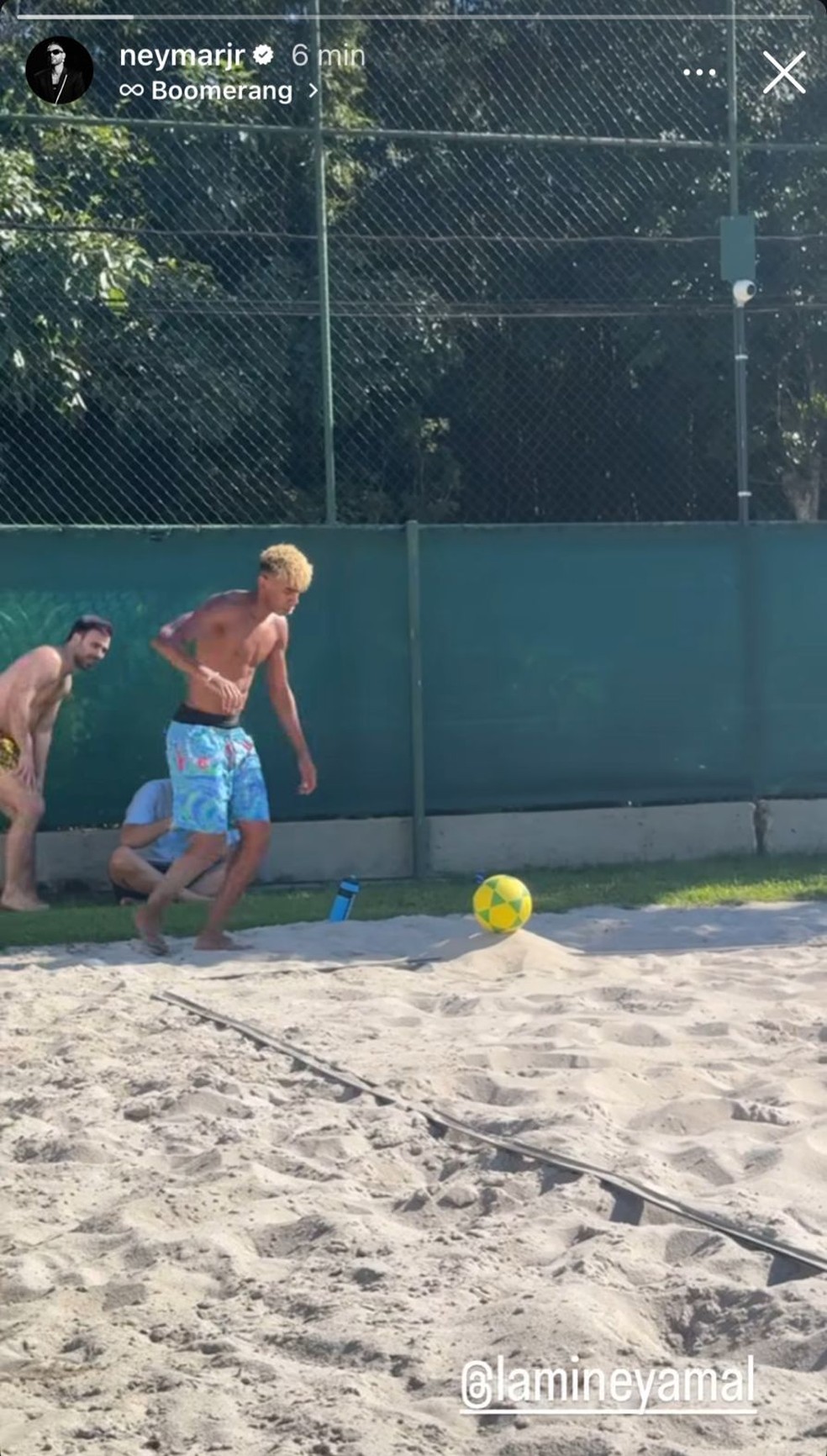 Neymar joga futevôlei com Yamal — Foto: Reprodução