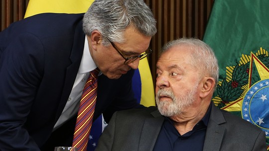 Um Lula irritado ao descobrir derrota para Lira: 'Como eu não soube disso, Padilha?'