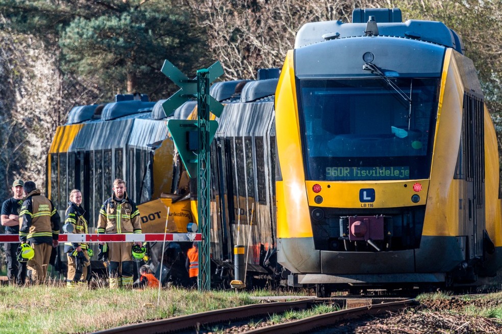 Colis&atilde;o frontal entre trens deixa ao menos 17 feridos na Dinamarca &mdash; Foto: AFP