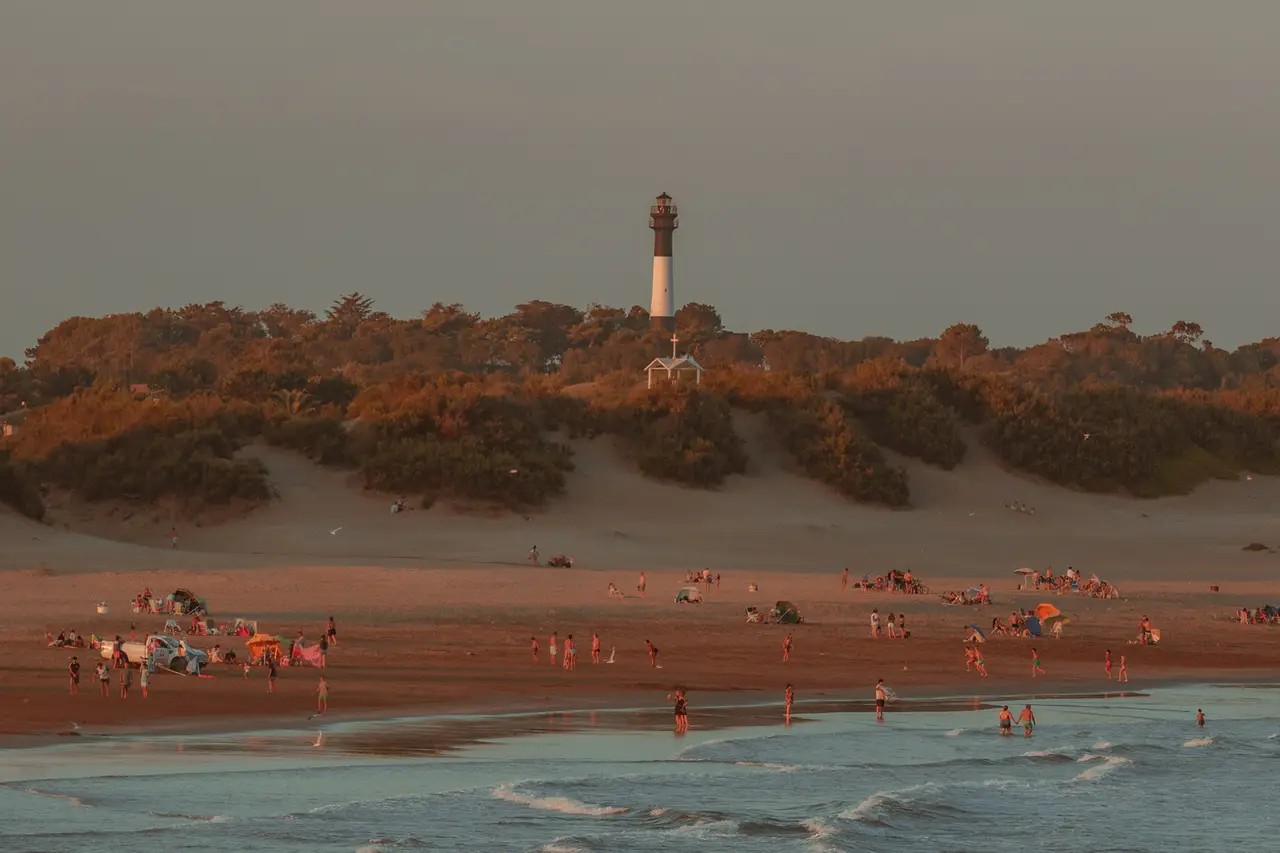 Conheça Quequén, balneário na Argentina que era famoso pelo luxo, mas ressurgiu com clima de vila de pescadores brasileira