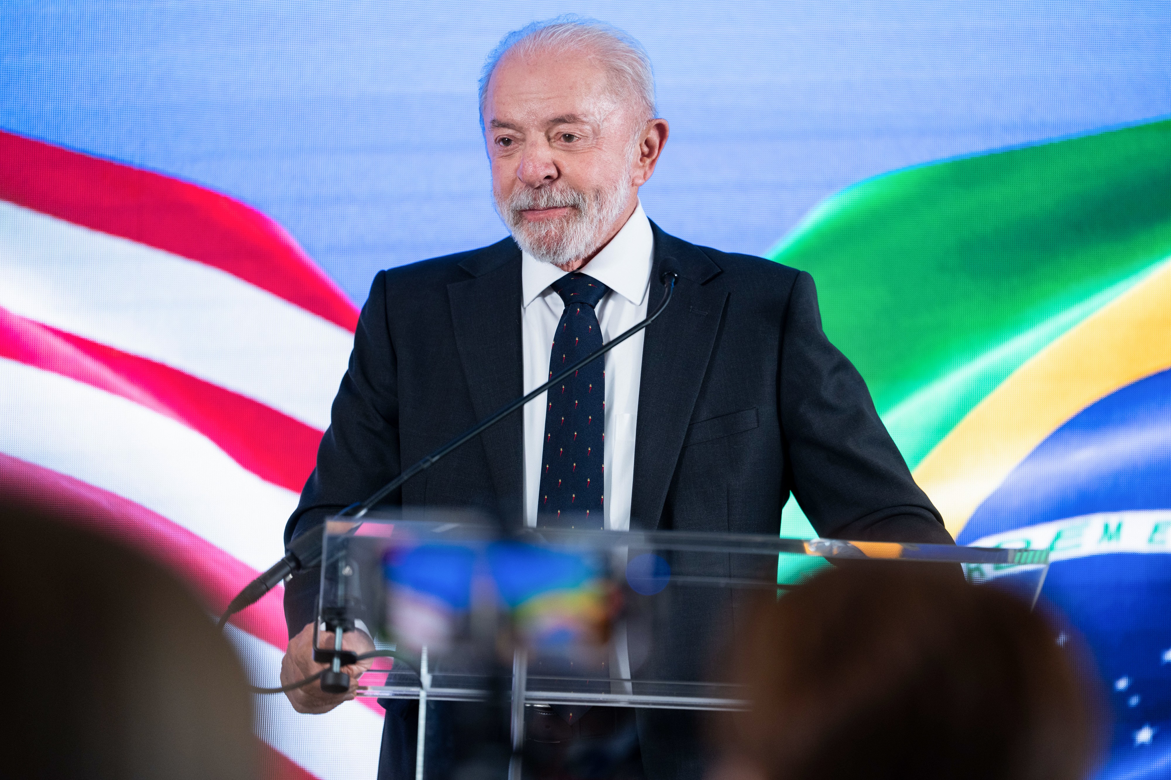 Entre eleição acirrada e pressão por ajuste fiscal, Lula reforça defesa de reajuste real do salário mínimo - QTU Questões do Universo