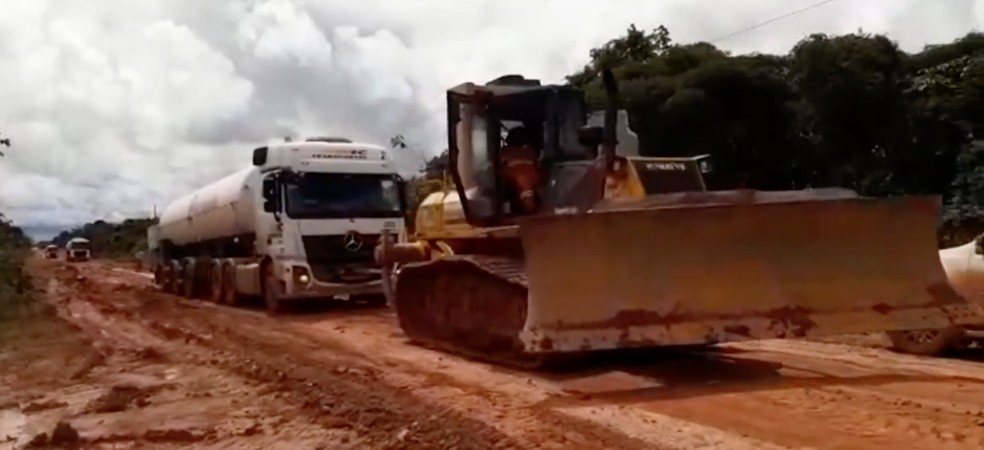 Transporte de oxigênio pela BR-319 durante a crise de abastecimento em Manaus, em janeiro de 2021 — Foto: Reprodução/TV Globo