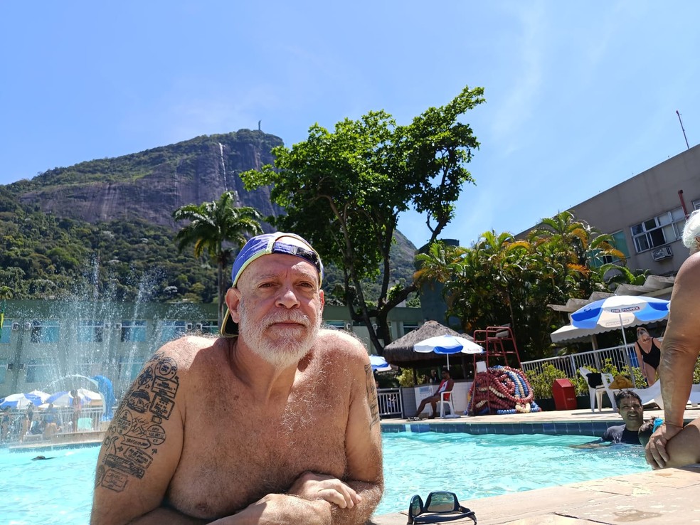 Paulo Fernando Bandeira da Silva, de 61 anos, morreu ao cair de uma trilha no Parque da Tijuca; foto foi enviada por ele a filha minutos antes da queda — Foto: Arquivo pessoal