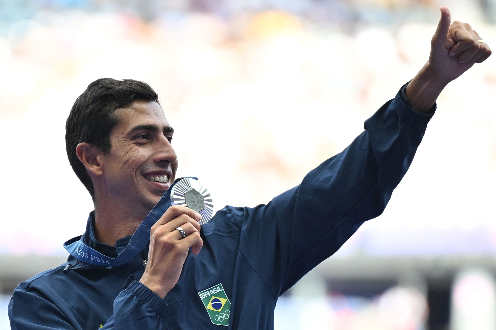 Na marcha atlética, Caio Bonfim conquistou a medalha de prata para o Brasil nas Olimpíadas de Paris — Foto: Andrej ISAKOVIC / AFP