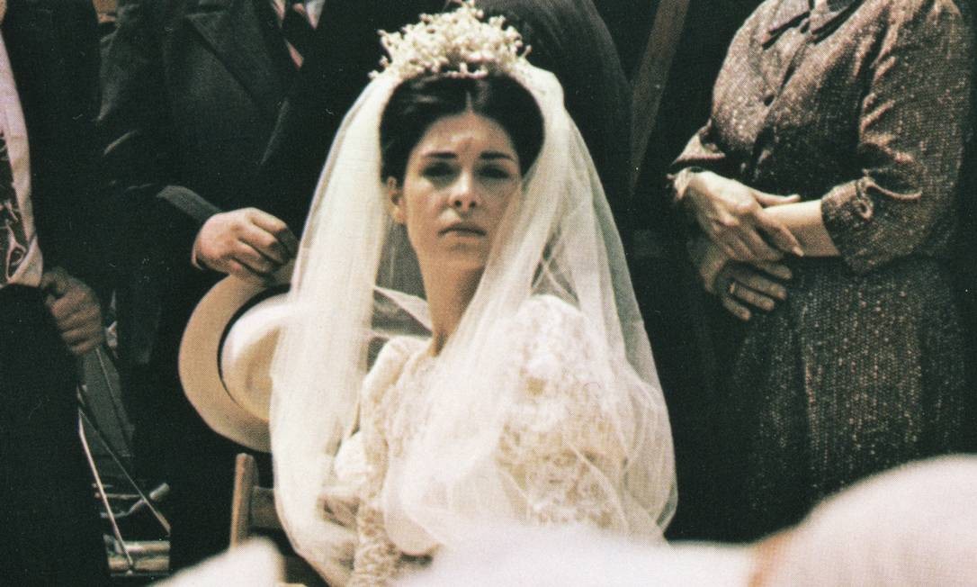 Quem é Adriana Trigiani, escritora que continuará saga de 