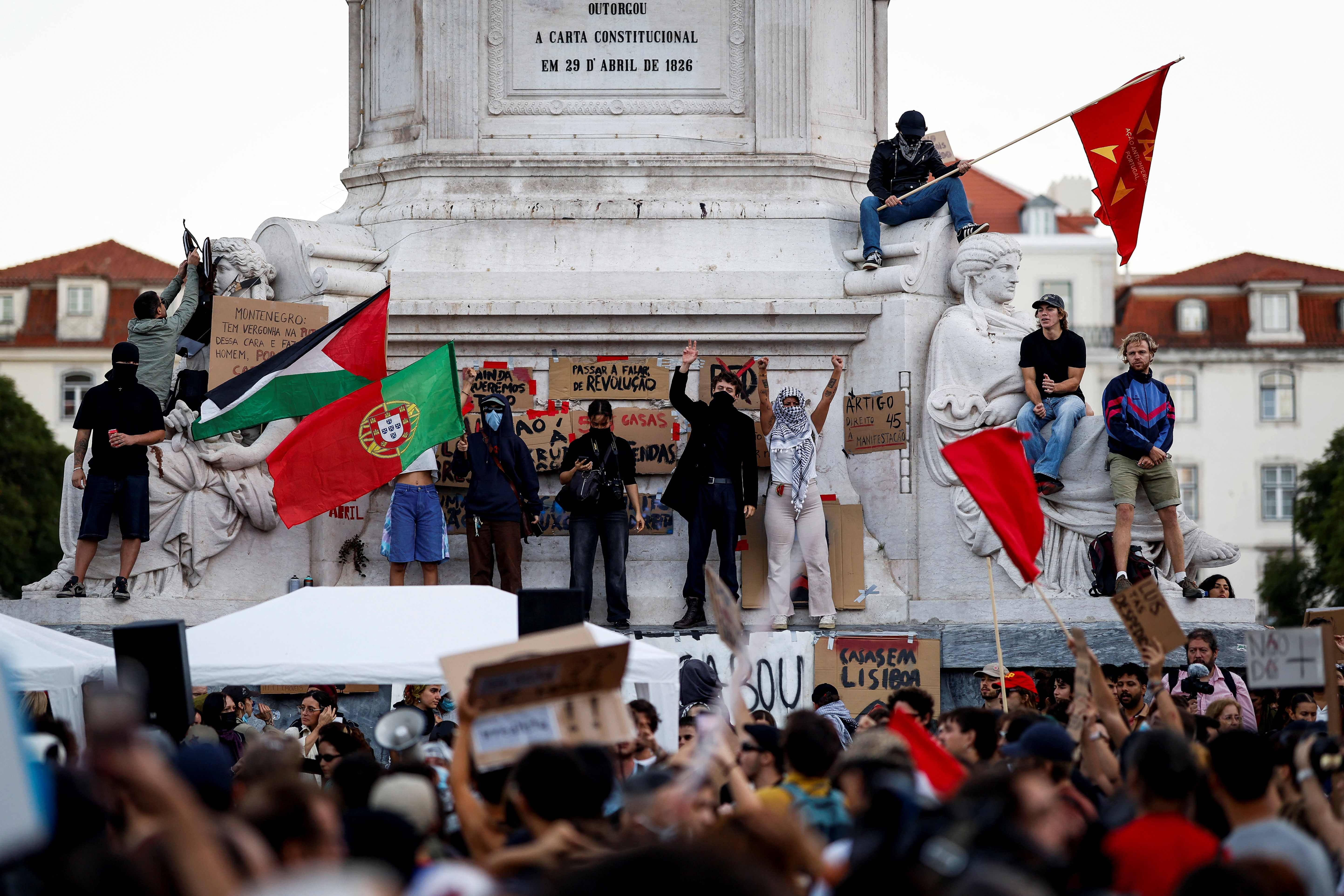 Ministro da Defesa de Portugal realça sotaque brasileiro e assusta manifestantes: ʽSentimos medoʼ