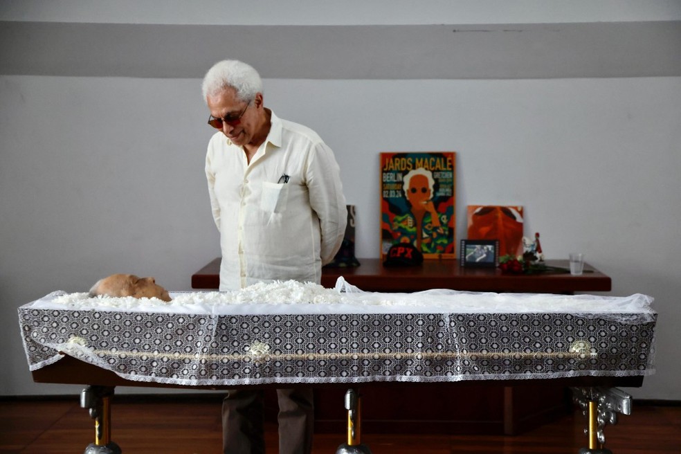 Paulinho da Viola no velório de Jards Macalé — Foto: Guito Moreto/Agência O Globo