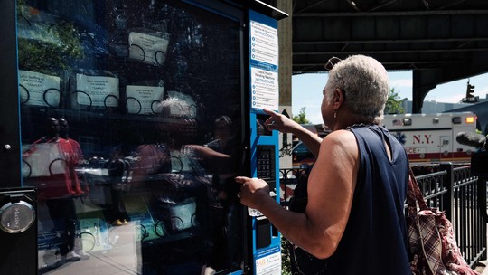 Cachimbo para crack, chicletes de nicotina: EUA inauguram a 1ª máquina de rua para usuários de droga; veja fotos 