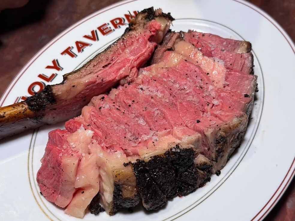 Prime rib: de tanto ser defumado e assada, carne perde identidade bovina — Foto: Ian Oliver