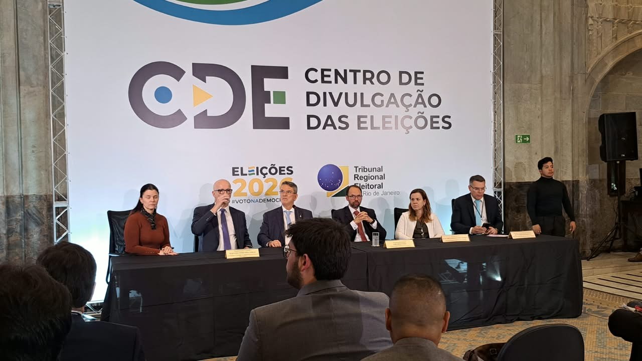 Presidente do TRE-RJ afirma que futuro da candidatura de Garotinho depende do TSE e classifica demora na apuração como 'razoável'