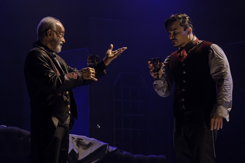 Osmar Prado e Maurício Machado em cena de'O veneno do teatro' — Foto: Divulgação/Fernanda Baldo
