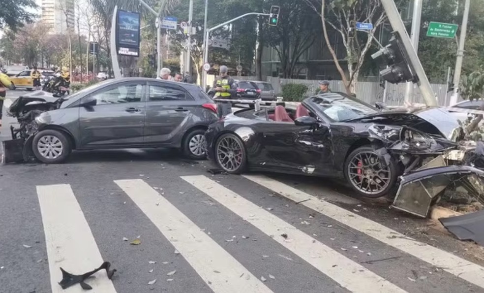 Gato Preto e Bia Miranda se envolveram em acidente de trânsito em SP — Foto: Reprodução/TV Globo