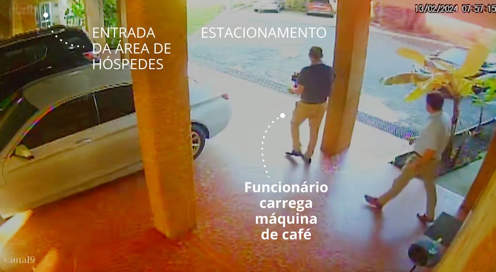 Passo a passo da estadia de Bolsonaro na embaixada da Hungria: staff leva cafeteira para área de hóspedes — Foto: NYT/Arte O Globo