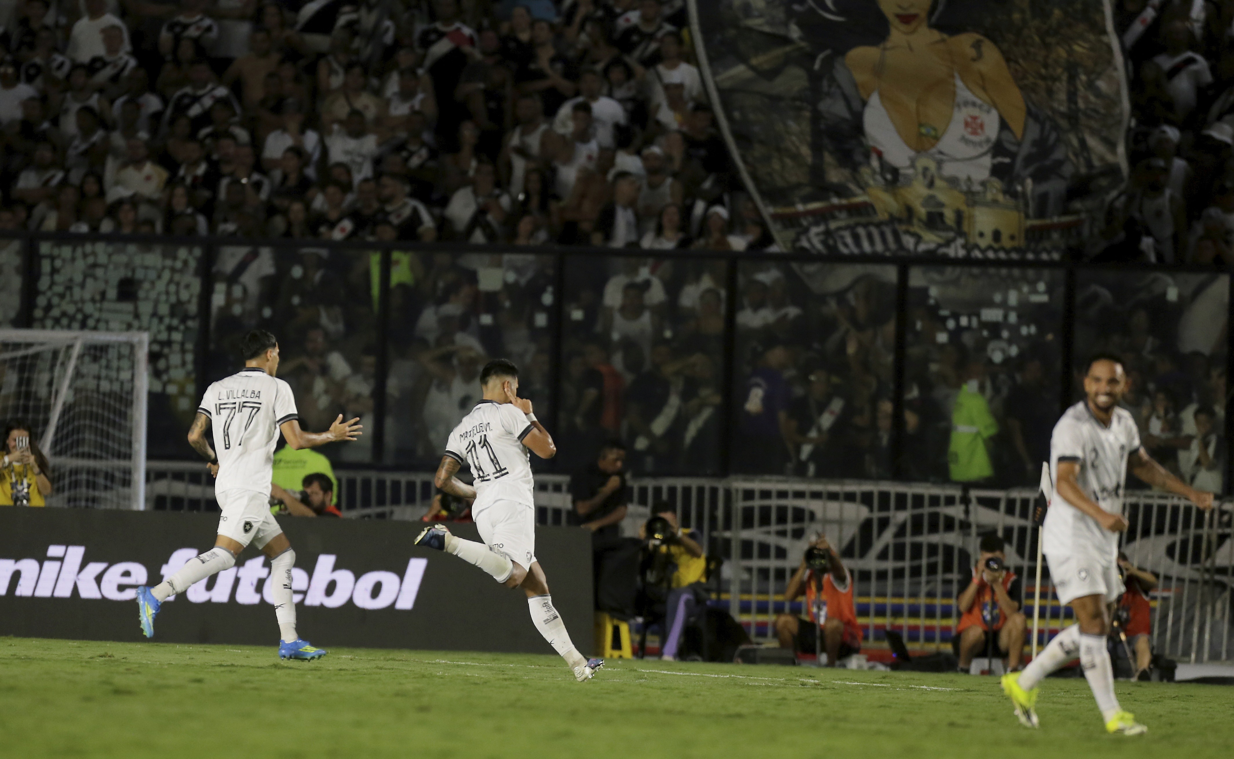 Análise: Clássico sintetiza melhora do Botafogo com Bellão e primeira derrota do Vasco com Renato Gaúcho