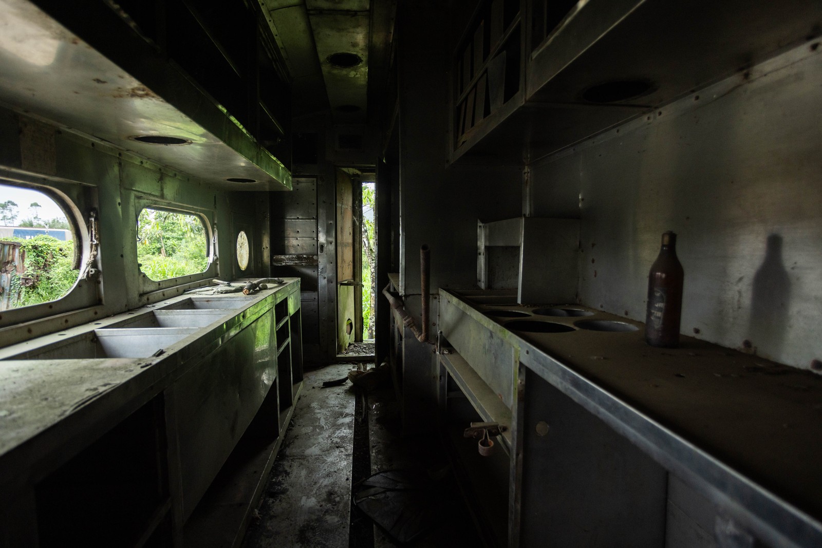 Cozinha industrial no interior de vagão abandonado no Pátio Ferroviário Paratinga — Foto: Maria Isabel Oliveira