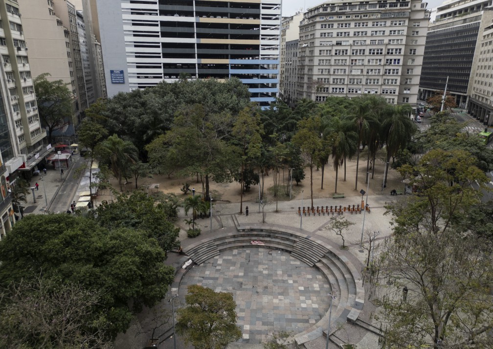 Buraco do Lume, onde será erguido prédio de 20 andares, surgiu na década de 70 após falência de construtora