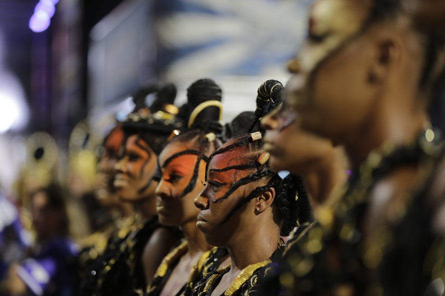 Portela emociona com homenagem a mães que perderam filhos para a violência