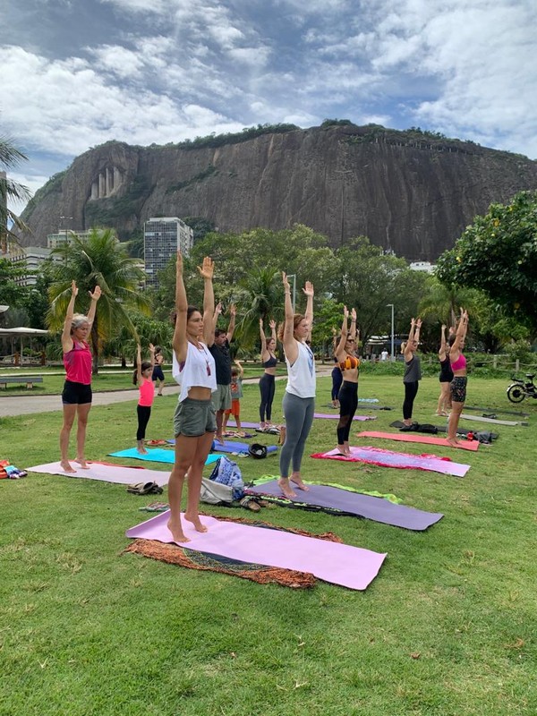 Yoga na Praia” acontece neste domingo em Niterói