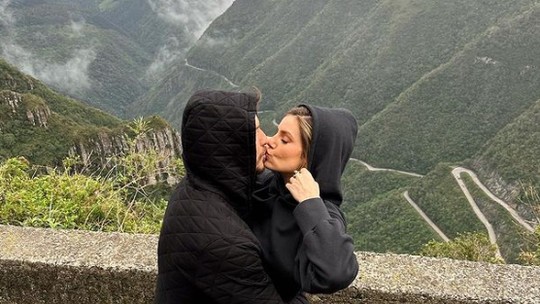 Onda de calor? Camila Queiroz e Klebber Toledo enfrentam sensação térmica de 3 graus na Serra Catarinense 