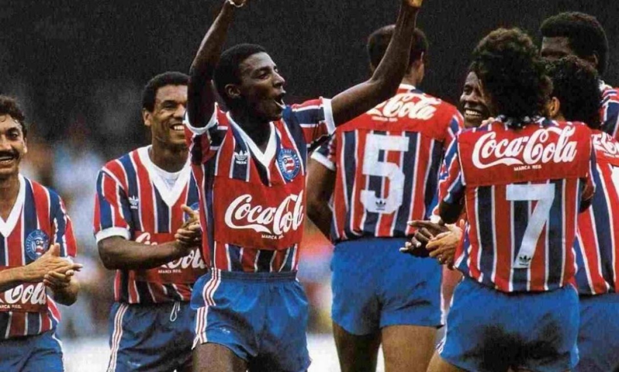 30º - BAHIA (1989) - Jogadores celebram vitória na segunda conquista do clube baiano na competição nacional.  — Foto: Site oficial do Bahia