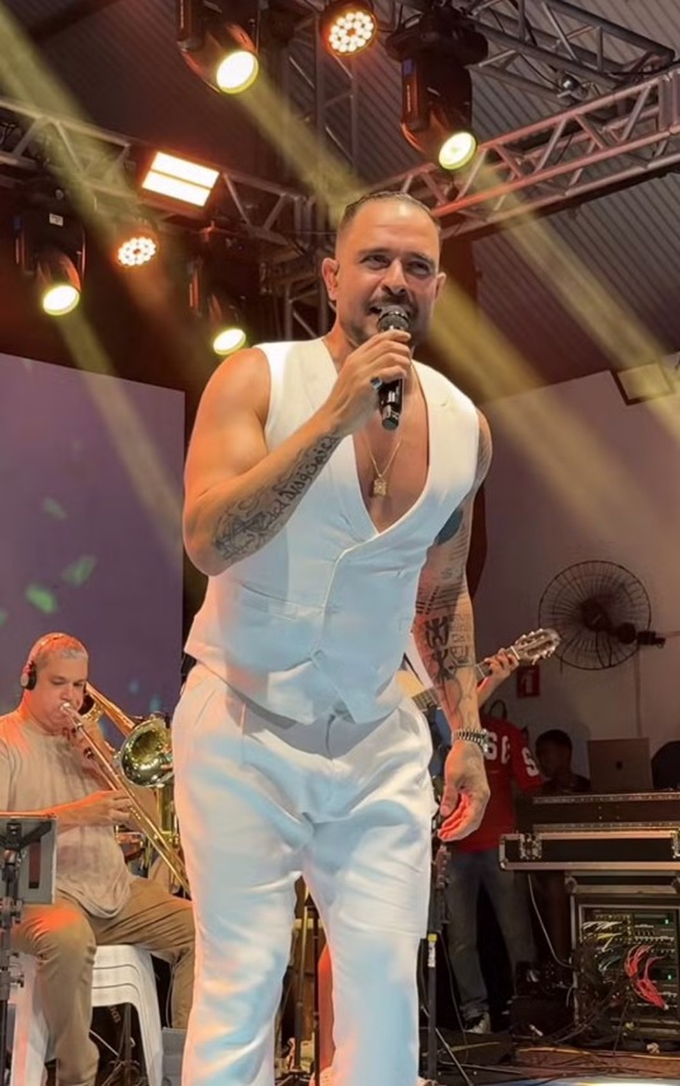 Diogo Nogueira during a show in Portela, after separating from Paolla Oliveira — Photo: Reproduction/Instagram