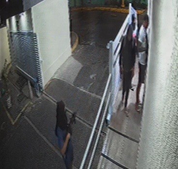 Dois suspeitos de invadir condomínio para obrigar moradores a aderir a uma rede de internet clandestina são presos - QTU Questões do Universo