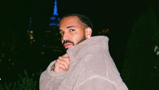 Drake se irrita com uso de sua voz em música criada por inteligência artificial: 'Gota d'água'