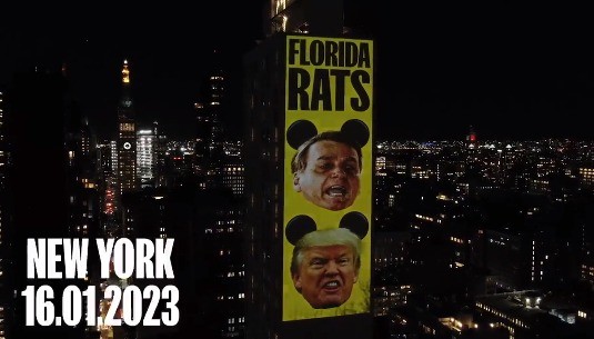 Em Nova York, manifestantes fazem projeção em que chamam Trump e Bolsonaro a 'ratos da Flórida' — Foto: Reprodução/Twitter