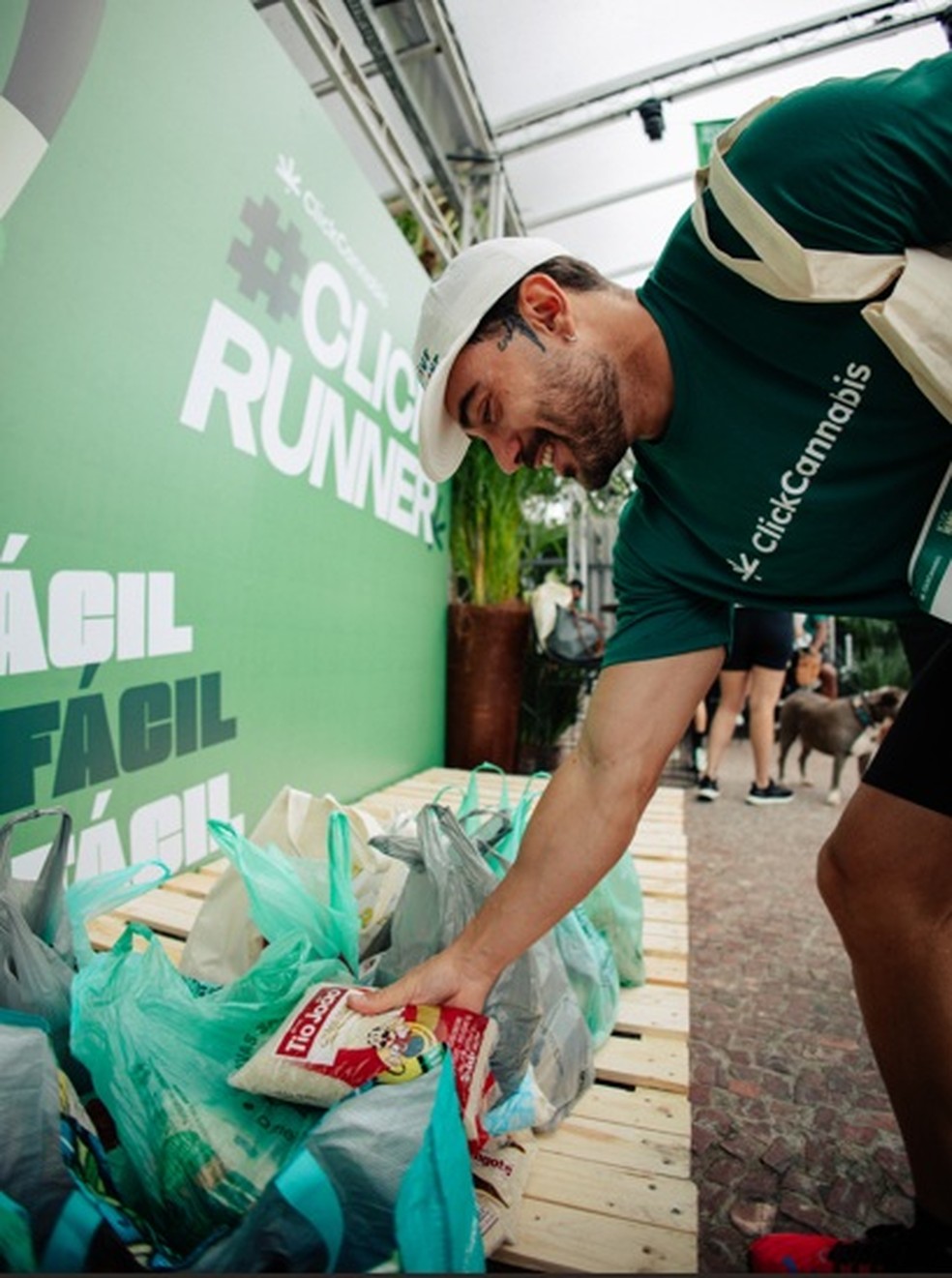 Click Runner: the price of the race ticket was exchanged for a food donation — Photo: Click Cannabis Disclosure