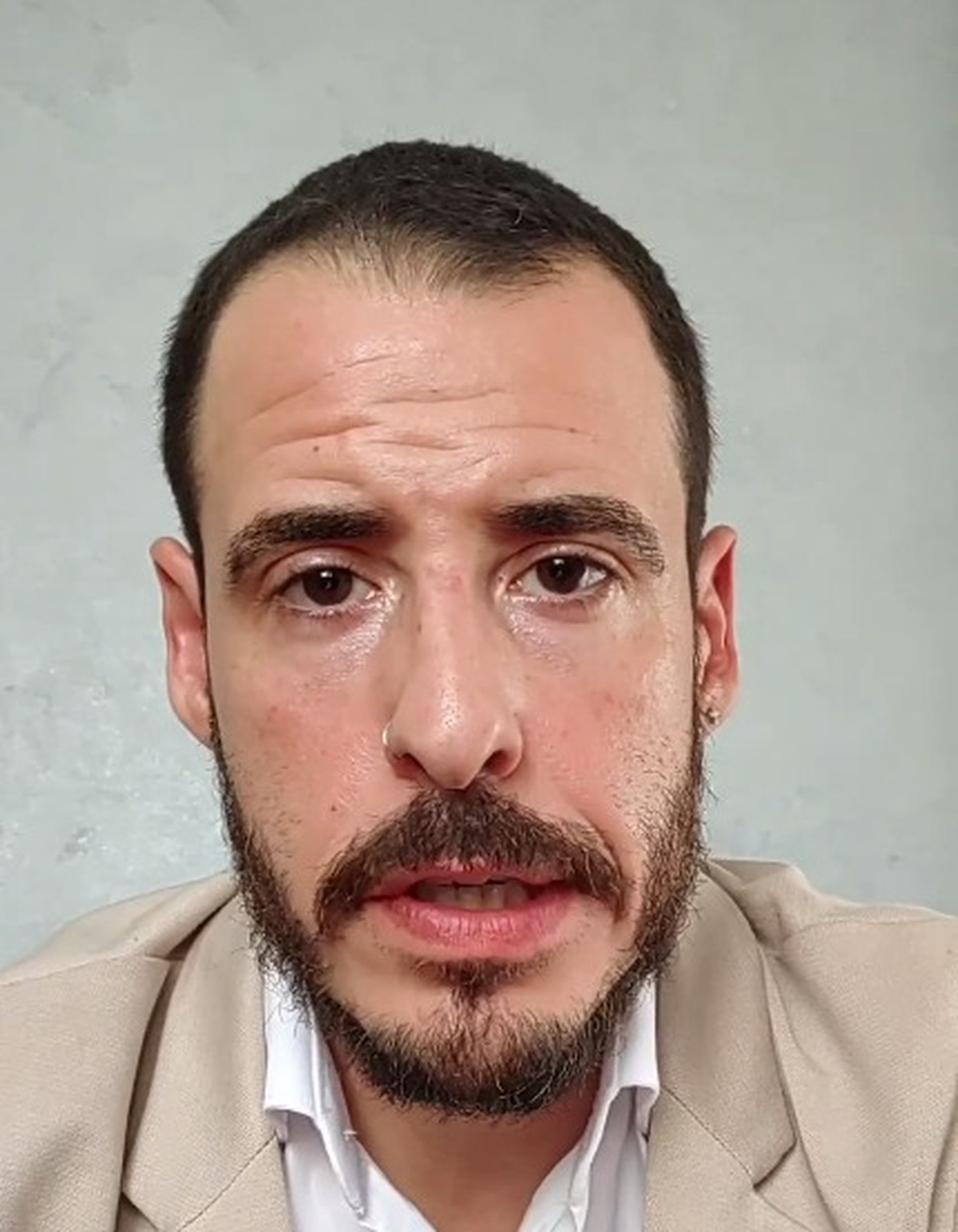Coach se defende após atriz registrar boletim por ameaça 'Nunca tive interesse em tirar a vida