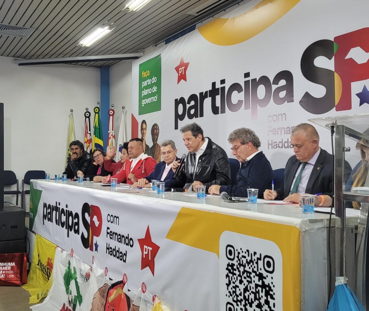 Bolsonaristas estão 'de cabeça baixa' com Trump e caso Master, diz Haddad