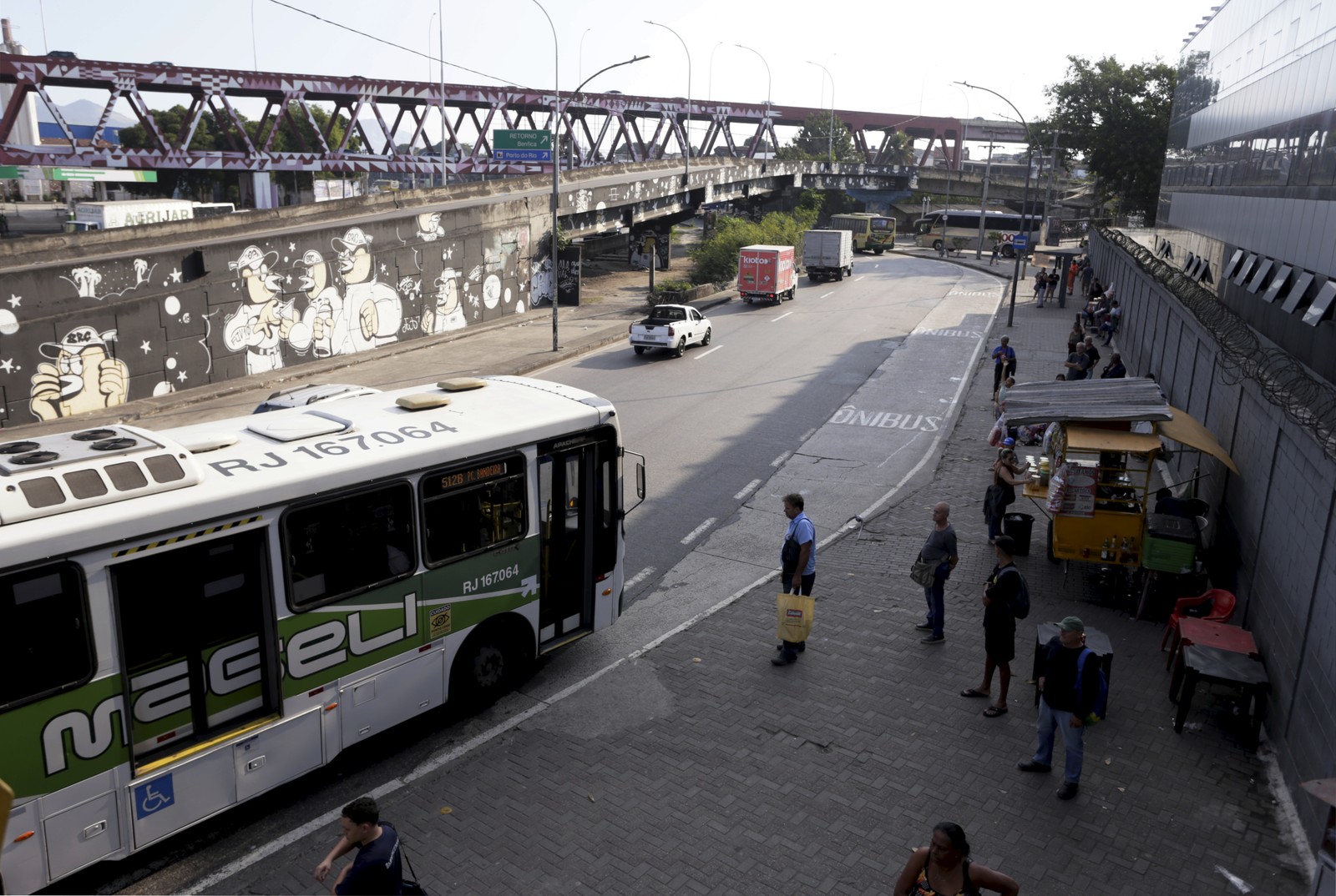 Avenida Brasil, na altura de São Cristóvão, bairro com aumento de 48,4% nos roubos a coletivo — Foto: Marcelo Theobald/Agência O Globo