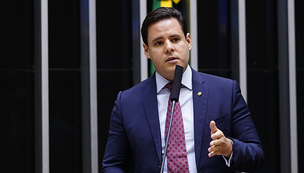 Deputado que esteve em atos com Bolsonaro será relator da PEC da anistia