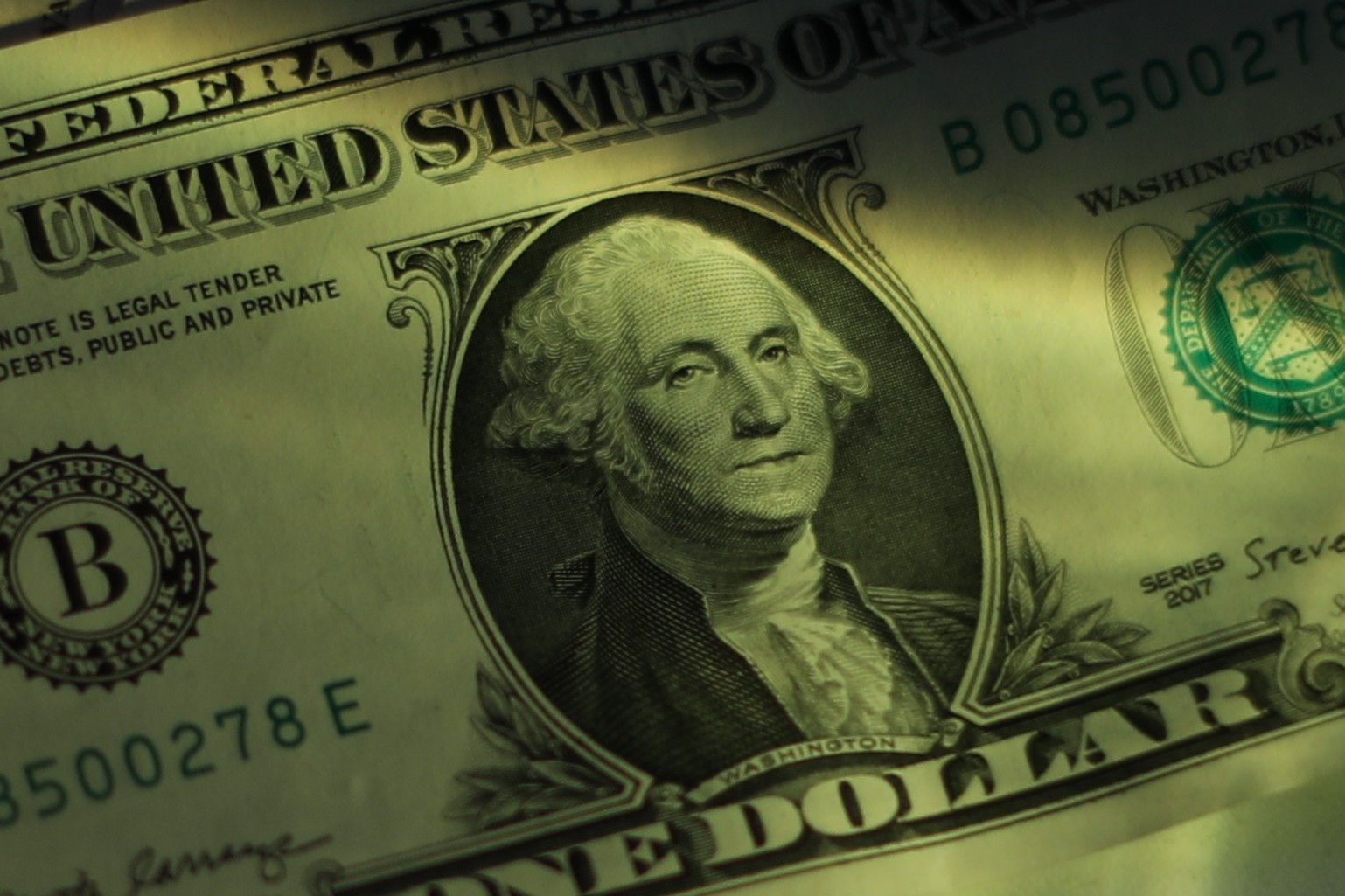 D&oacute;lar encerra aos R$ 5,18, no menor patamar em quase 21 meses