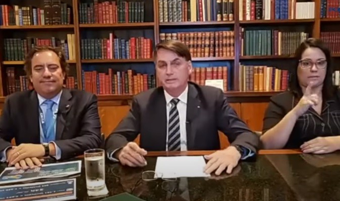 Guimarães participa de transmissão na internet de Bolsonaro. O presidente da Caixa é figura fácil nas lives de quita
